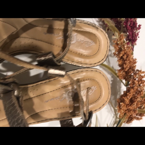 BORN CROWN bronze metallic open toe t-strapped 7 - Picture 6 of 6